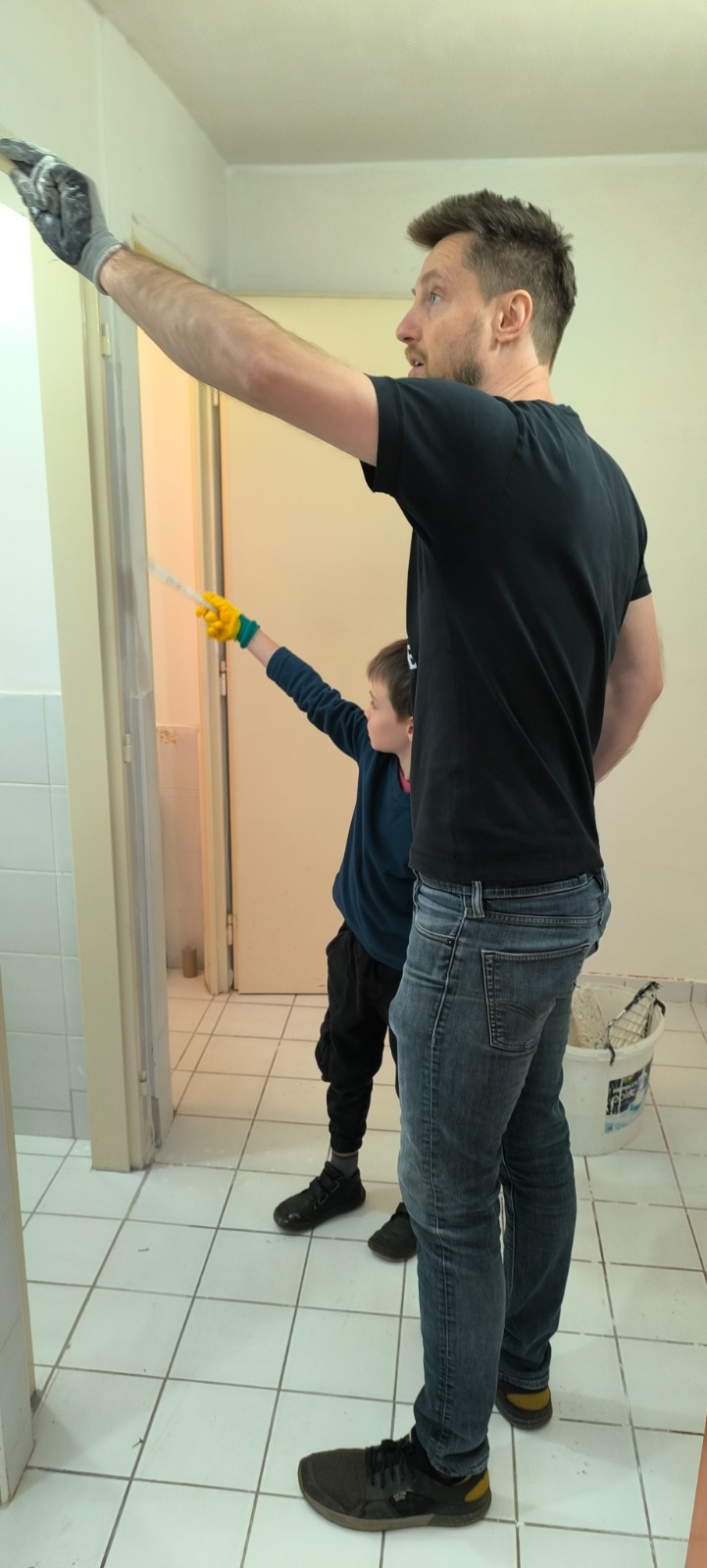 Malování průchodu v Mandlovně